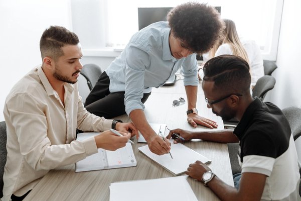 Mastering reputation management: essential tactics for london hotels to tackle negative publicity